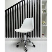 Стул мастера «Eames Soft» экокожа белый на хромированном пятилучье